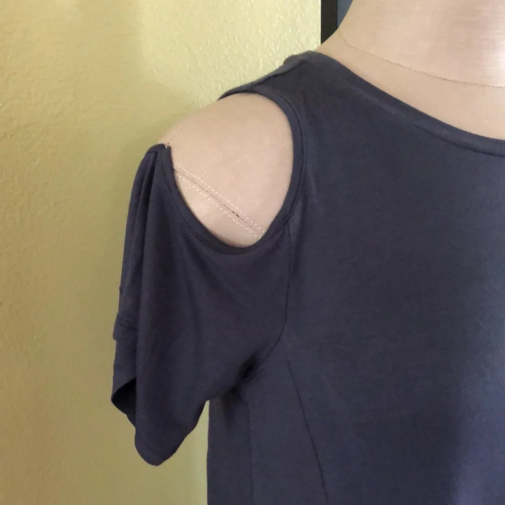 🔥NWT🔥 Hippie Rose Junior’s Cold Shoulder Top - Picture 2 of 7